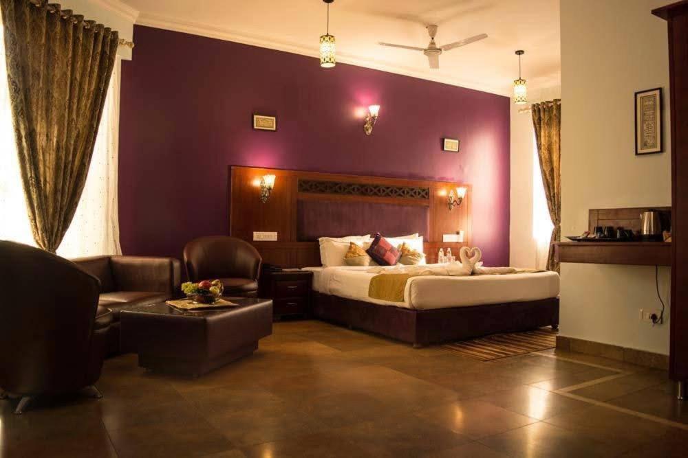 Wanders In Travel Company Otel Madikeri Dış mekan fotoğraf