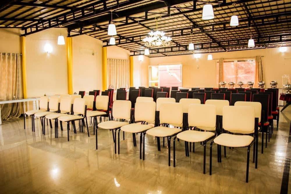 Wanders In Travel Company Otel Madikeri Dış mekan fotoğraf